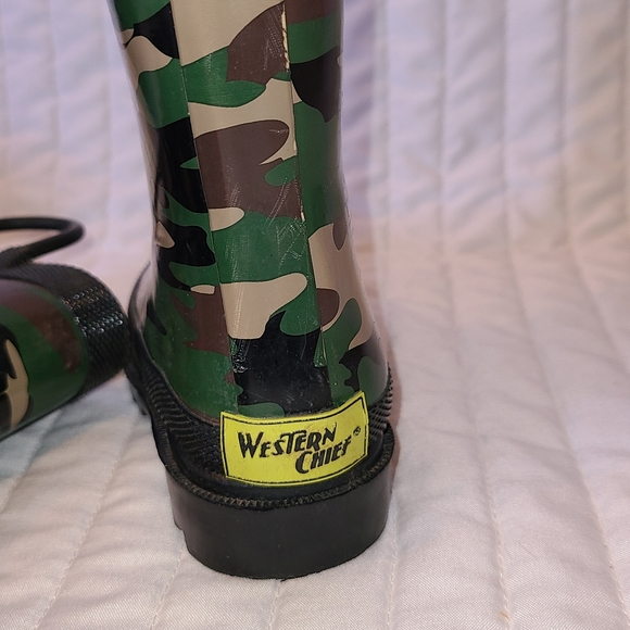 Western chief Boys boots size 6 - Picture 5 of 7
